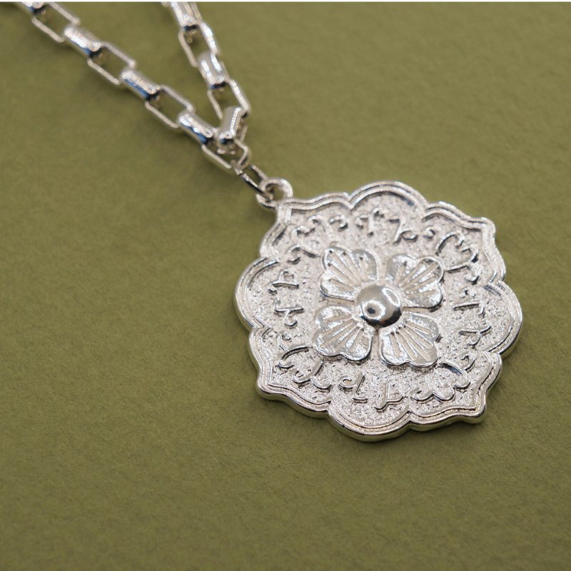Collar Cadena y Medalla Flor - Bañado en Plata