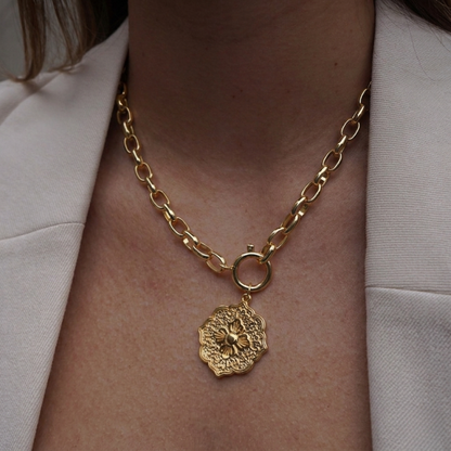 Collar Cadena, Timón y Medalla Flor - Bañado en Oro