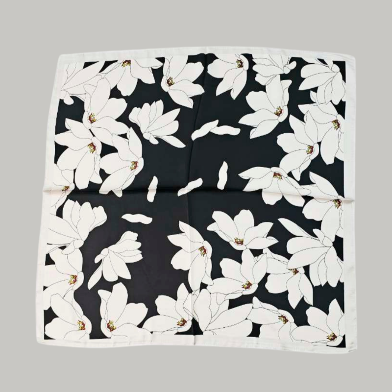 Pañuelo Flores Blanco y Negro