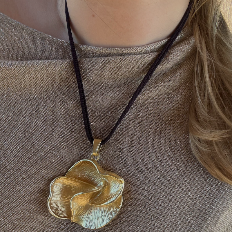 Collar Amarra Flor Dorada XL