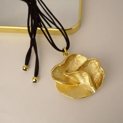 Collar Amarra Flor Dorada XL