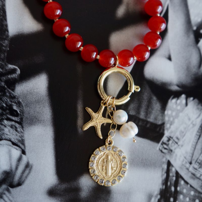 Collar Rojo Colgantes Estrella, Virgen y Perlas