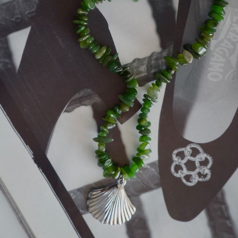 Collar Calcedonia Verde y Concha