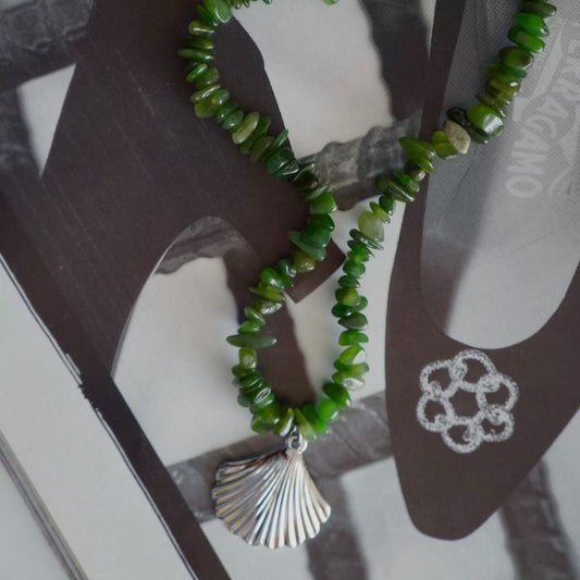 Collar Calcedonia Verde y Concha