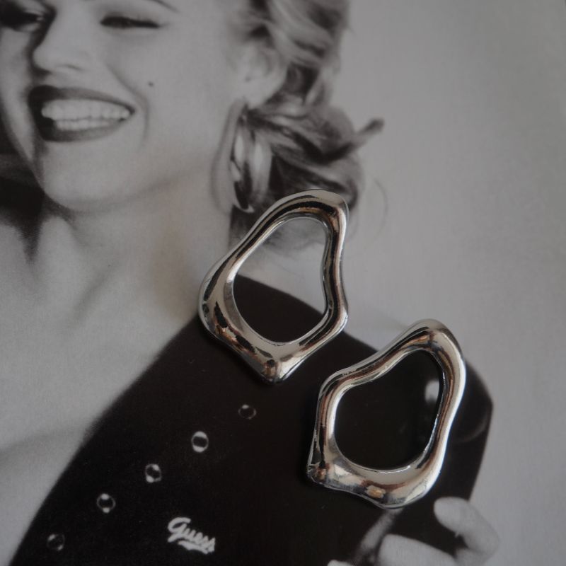 Aros Ovalados Irregulares Plateados